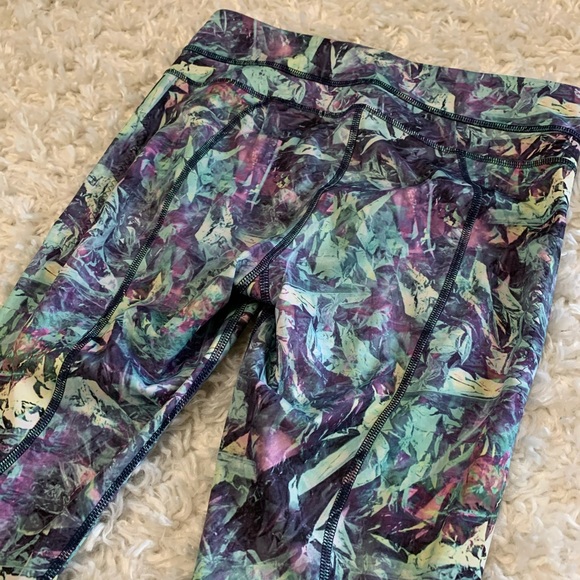 Lululemon high rise leggings, size 6 - Picture 3 of 6
